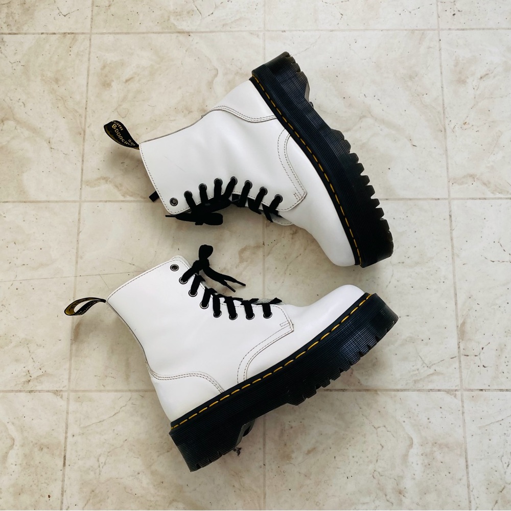 $180 Dr. Martens Jadon White Smooth Leather 8-eye High Top Platform Boots Size 7 - Picture 3 of 15